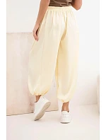 Dámské široké kalhoty s gumou v pase a zavazováním ve stylu model 22064411 žluté - K-Fashion Dámské široké kalhoty s gumou v pase a zavazováním ve stylu model 22064411 žluté - K-Fashion