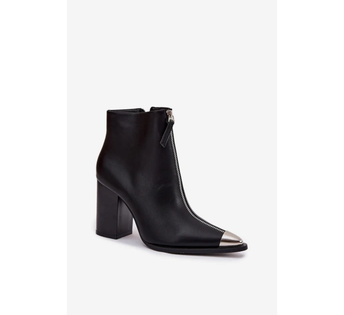 Dámské kotníčkové boty na klínku s ozdobným zipem Černé model 21709047 - Boto Dámské kotníčkové boty na klínku s ozdobným zipem Černé model 21709047 - Boto