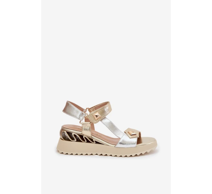 Kožené dámské sandály na platformě model 22028036 Zlaté - D&A