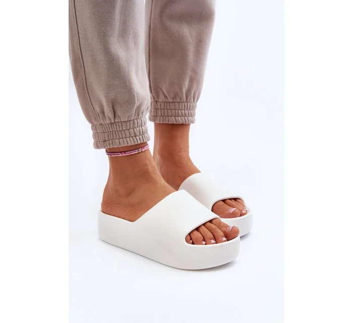 Dámské žabky na tlusté podrážce bílé model 21649910 - Boto Dámské žabky na tlusté podrážce bílé model 21649910 - Boto