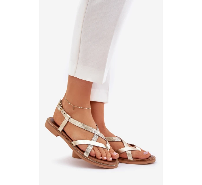 Kožené Ploché Sandály S Pásky Zlaté model 21683991 - Zazoo Kožené Ploché Sandály S Pásky Zlaté model 21683991 - Zazoo