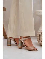 Kožené elegantní sandály na podpatku tmavě béžové model 21685342 - Laura Messi Kožené elegantní sandály na podpatku tmavě béžové model 21685342 - Laura Messi