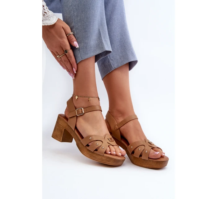 Dámské sandály na podpatku z eko kůže hnědé model 21657996 - EVENTO Dámské sandály na podpatku z eko kůže hnědé model 21657996 - EVENTO