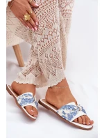 Dámské Pantofle Na Plochém Podpatku S Mašlí Bílé model 21702412 - Boto Dámské Pantofle Na Plochém Podpatku S Mašlí Bílé model 21702412 - Boto