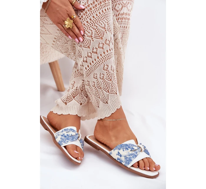 Dámské Pantofle Na Plochém Podpatku S Mašlí Bílé model 21702412 - Boto Dámské Pantofle Na Plochém Podpatku S Mašlí Bílé model 21702412 - Boto