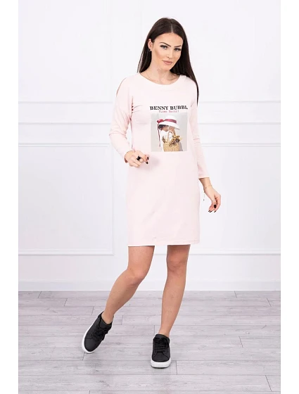 Šaty s potiskem model 18744176 v pudrově růžové barvě - K-Fashion