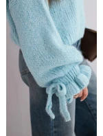 Dámský svetr s přídavkem s vzorem a ozdobnými rukávy modrý model 21857669 - K-Fashion