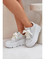 Kožené sneakersy na platformě model 21683567 stříbrné - CheBello