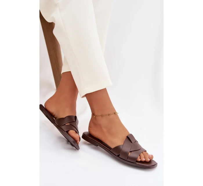 Dámské ploché pantofle s pásky Čokoládové model 21943353 - Boto