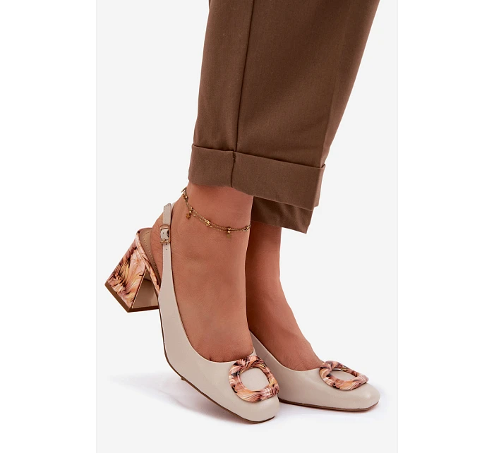 Kožené dámské sandály na podpatku s přezkou D&A model 22100324 Béžové - S.Barski Kožené dámské sandály na podpatku s přezkou D&A model 22100324 Béžové - S.Barski