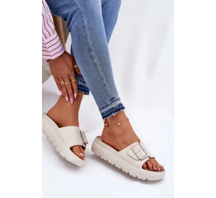 Dámské pěnové pantofle na platformě s přezkou – béžové