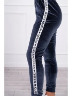 Velurová souprava s nápisem Queen graphite