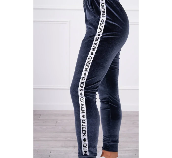 Velurová souprava s nápisem Queen graphite