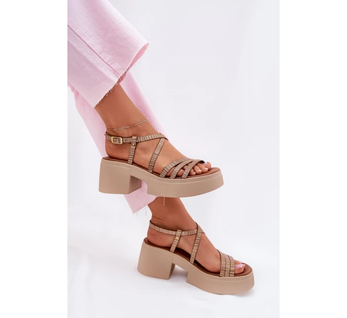 Dámské kožené sandály model 21701942 zlaté - Maciejka Dámské kožené sandály model 21701942 zlaté - Maciejka