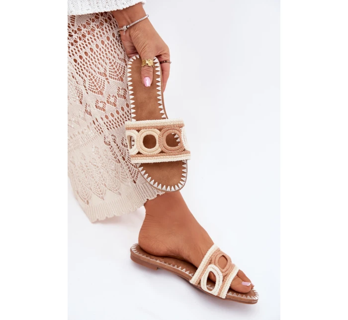 Háčkované dámské sandály na plochém podpatku béžové Nirina Háčkované dámské sandály na plochém podpatku béžové Nirina