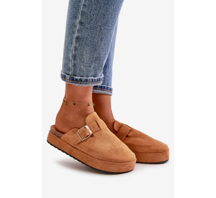 Dámské Klapky Na Platformě Se Zlatou Camel model 21670545 - Boto Dámské Klapky Na Platformě Se Zlatou Camel model 21670545 - Boto