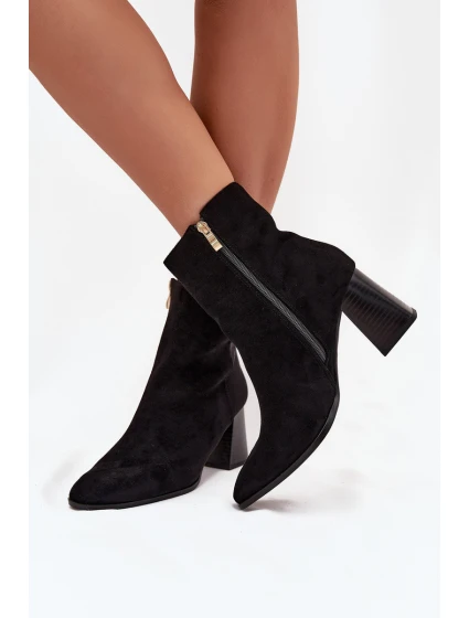 Dámské Botky Z Eko Semiše Na Podpatku Se Zipem Černé model 21704683 - Boto Dámské Botky Z Eko Semiše Na Podpatku Se Zipem Černé model 21704683 - Boto