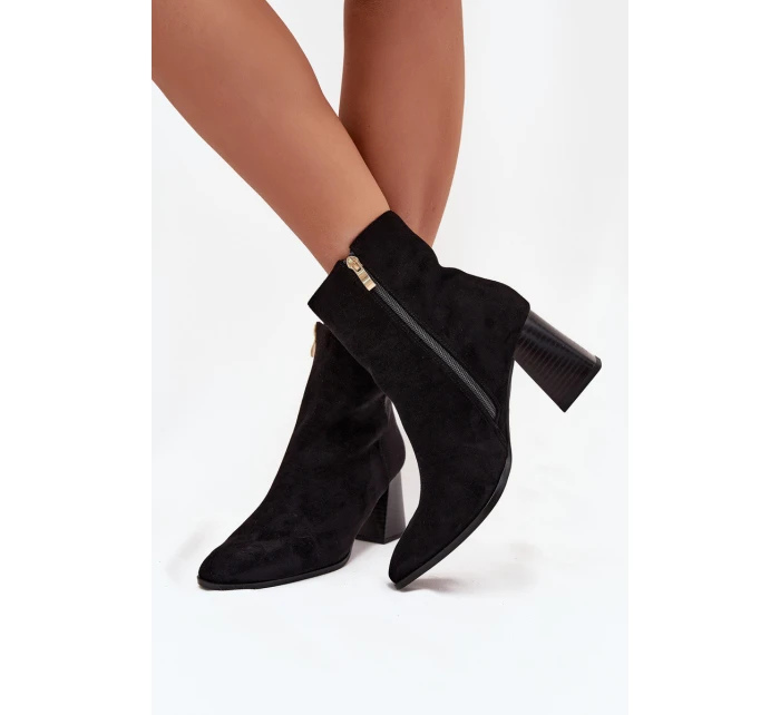 Dámské Botky Z Eko Semiše Na Podpatku Se Zipem Černé model 21704683 - Boto Dámské Botky Z Eko Semiše Na Podpatku Se Zipem Černé model 21704683 - Boto
