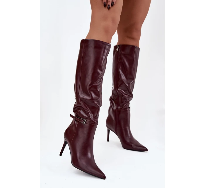 Dámské kozačky na jehlovém podpatku s páskem bordó model 21744541 - Boto