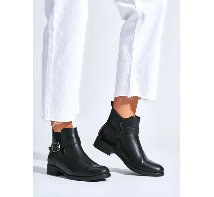 Originální černé dámské kotníčkové boty na plochém podpatku Originální černé dámské kotníčkové boty na plochém podpatku