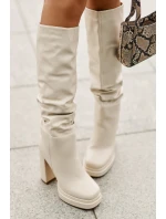 Nazouvací kozačky na podpatku a platformě s nařasením zateplené světle béžové model 21677834 - Boto Nazouvací kozačky na podpatku a platformě s nařasením zateplené světle béžové model 21677834 - Boto