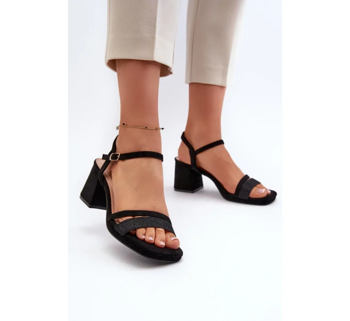 Dámské sandály na vysokém podpatku s lesklým páskem černá Tessata Dámské sandály na vysokém podpatku s lesklým páskem černá Tessata