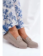 Dámské kožené mokasíny se zlatým detailem Vinceza – tmavě béžové Dámské kožené mokasíny se zlatým detailem Vinceza – tmavě béžové