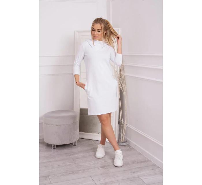 Šaty s kapucí a kapsami bílé
