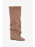 Dámské zateplené kozačky s vyhrnutou špičkou na sloupkovém podpatku Elivira – béžové