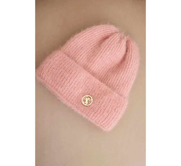 Dámská zimní čepice model 21441778 s ozdobným knoflíkem světle pudrově růžová - K-Fashion Dámská zimní čepice model 21441778 s ozdobným knoflíkem světle pudrově růžová - K-Fashion