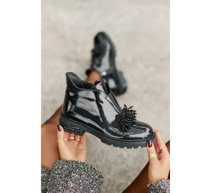 Kožené Lakované Kotníkové Boty s Ozdobou Zateplené D&A Černé Kožené Lakované Kotníkové Boty s Ozdobou Zateplené D&A Černé