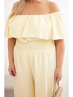 Dámská kombinéza Plus Size s odhalenými model 22092414 s volánem a širokými nohavicemi žlutý - K-Fashion