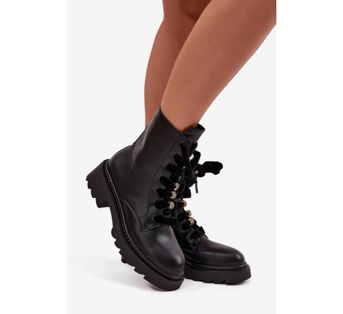Zateplené dámské kotníkové boty s ozdobným šněrováním černé Elindra