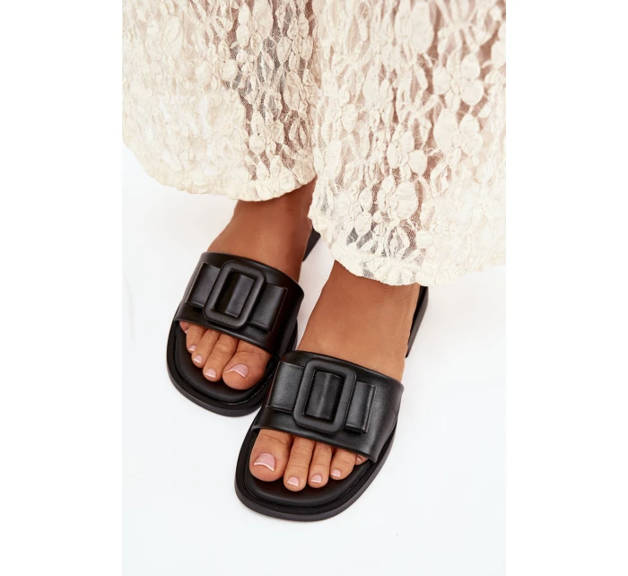 Dámské pantofle na ploché podrážce s přezkou Černé model 21900557 - Boto Dámské pantofle na ploché podrážce s přezkou Černé model 21900557 - Boto