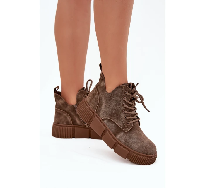 Dámské nízké semišové kotníkové boty na platformě Big Star – béžové Dámské nízké semišové kotníkové boty na platformě Big Star – béžové