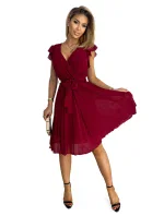 Dámské plisované šaty ve vínové bordó barvě s výstřihem a volánky model 17921506 - numoco