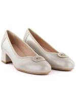 Dámské semišové zateplené ažurové boty khaki Potocki model 22014954 Dámské semišové zateplené ažurové boty khaki Potocki model 22014954