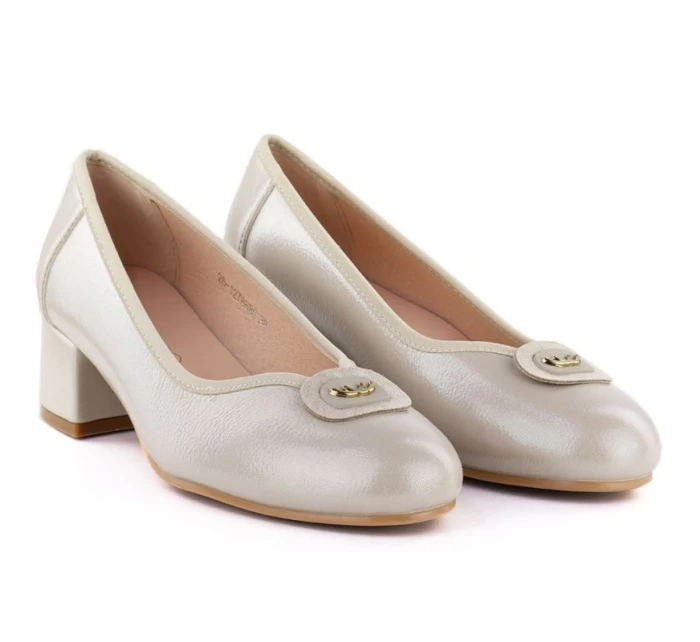 Dámské semišové zateplené ažurové boty khaki Potocki model 22014954 Dámské semišové zateplené ažurové boty khaki Potocki model 22014954