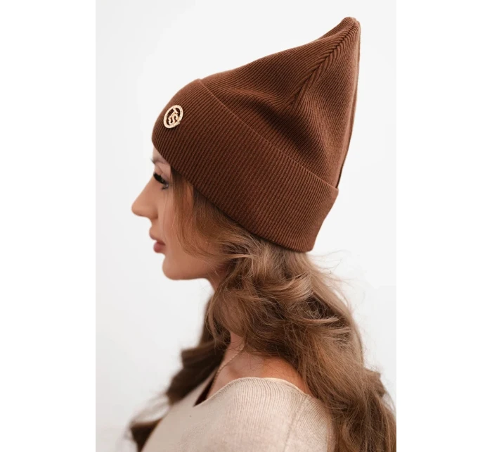 Dámská čepice z modalu a viskózy s ozdobným knoflíkem světle hnědá Dámská čepice z modalu a viskózy s ozdobným knoflíkem světle hnědá