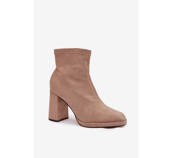 Dámské kotníkové boty na sloupku z eko‑semiše – béžové Karvella Dámské kotníkové boty na sloupku z eko‑semiše – béžové Karvella