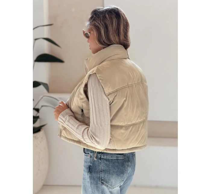 Dámská prošívaná béžová vesta Dstreet model 21991827 - FashionStreet Dámská prošívaná béžová vesta Dstreet model 21991827 - FashionStreet