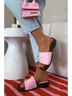 Ženské pantofle s zlatými sponami Růžové model 21937768 - Boto