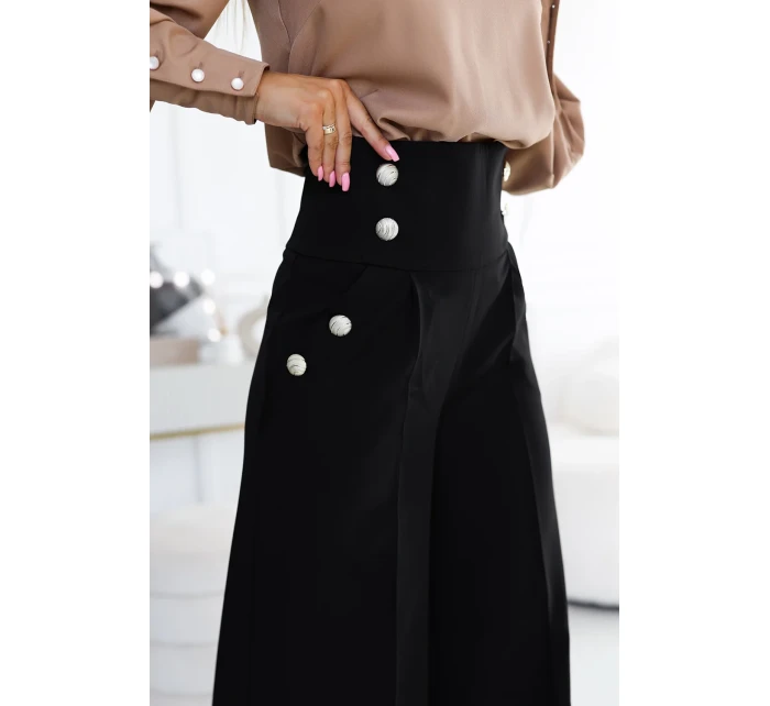 Elegantní černé dámské široké kalhoty s s vysokým střihem a a se zlatými knoflíky model 20722312 - numoco