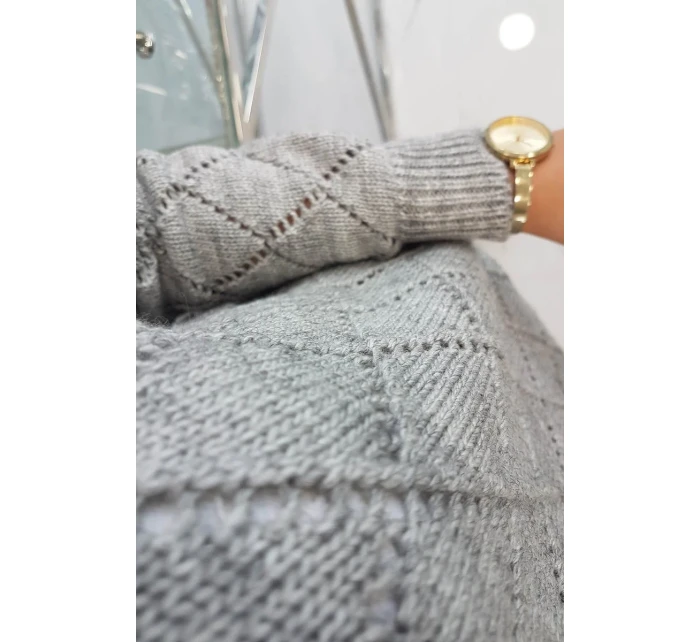 Svetr s polovičním rolákem a kosočtvercovým vzorem šedý