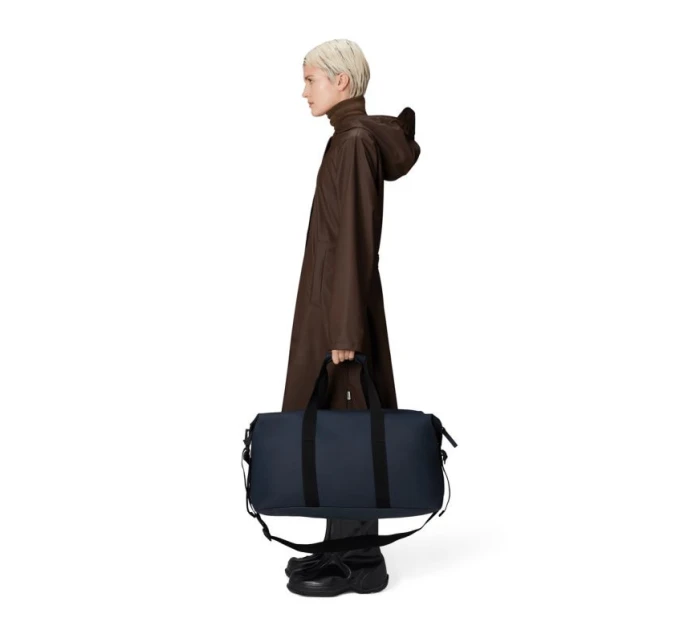 Cestovní taška Rains 27x52x26 cm 37 L RAINS HILO WEEKEND BAG W3 14200 47 NAVY Cestovní taška Rains 27x52x26 cm 37 L RAINS HILO WEEKEND BAG W3 14200 47 NAVY