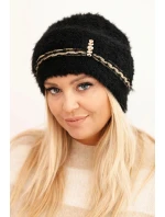 Dámská zimní čepice model 21441696 s perlami a ozdobným vzorem černá - K-Fashion Dámská zimní čepice model 21441696 s perlami a ozdobným vzorem černá - K-Fashion