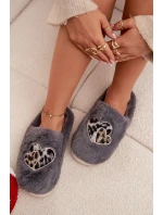 Kožešinové pantofle se srdíčky šedé model 21772546 - Boto