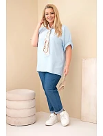 Dámská viskózová halenka Plus Size s krátkým rukávem a ozdobným šátkem modrá