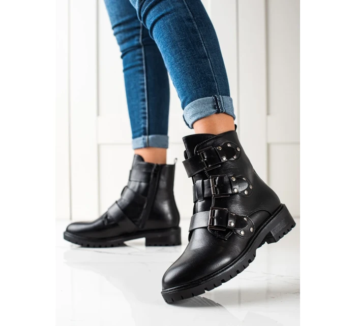 Komfortní dámské černé kotníčkové boty na plochém podpatku Komfortní dámské černé kotníčkové boty na plochém podpatku