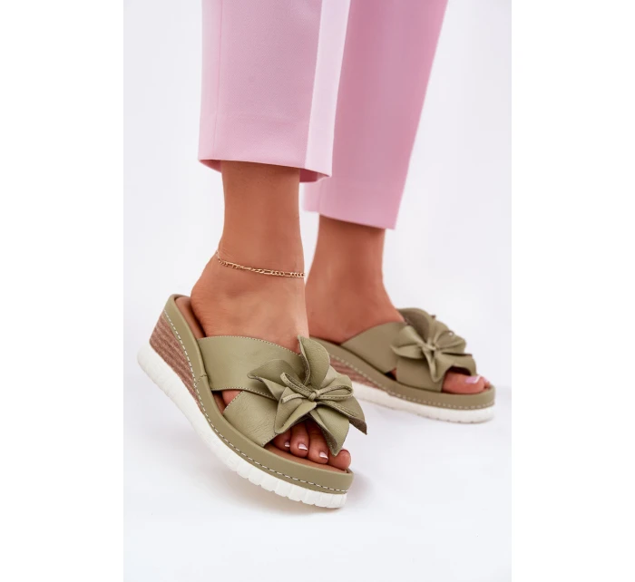Kožené Dámské Sandály Na Klínu S Dekorativním  Zelené model 21695995 - Artiker
